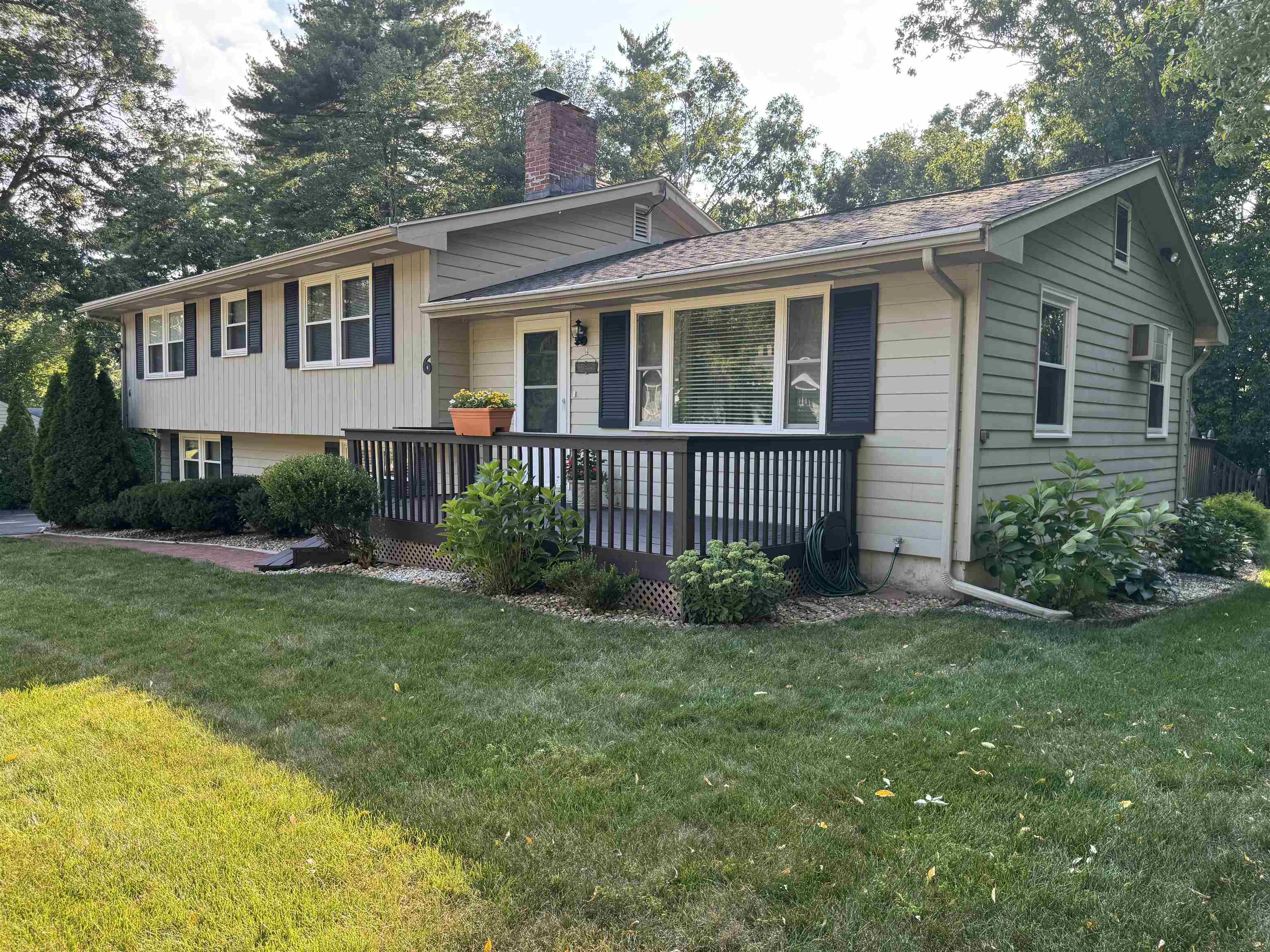 6 Quincy Lane Property Photo 2
