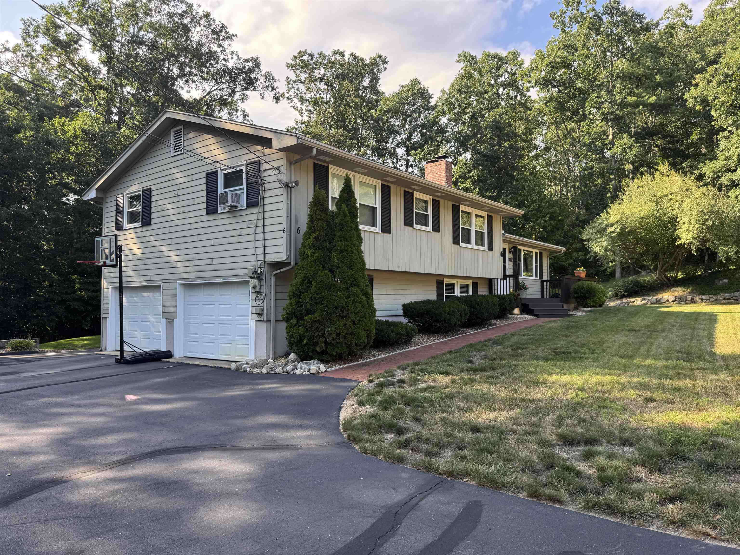 6 Quincy Lane Property Photo 3