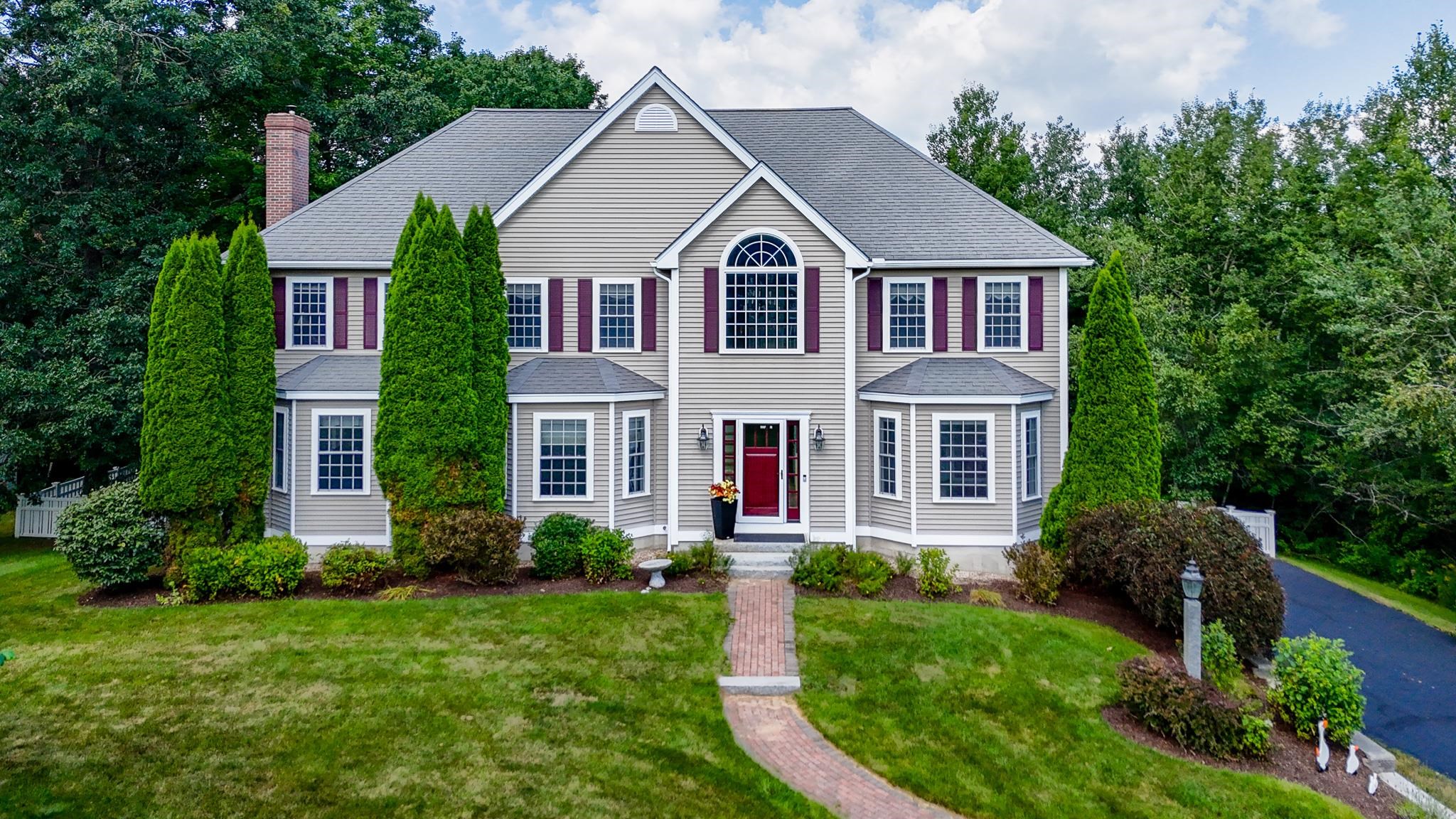 17 Sherry Circle Property Photo 1
