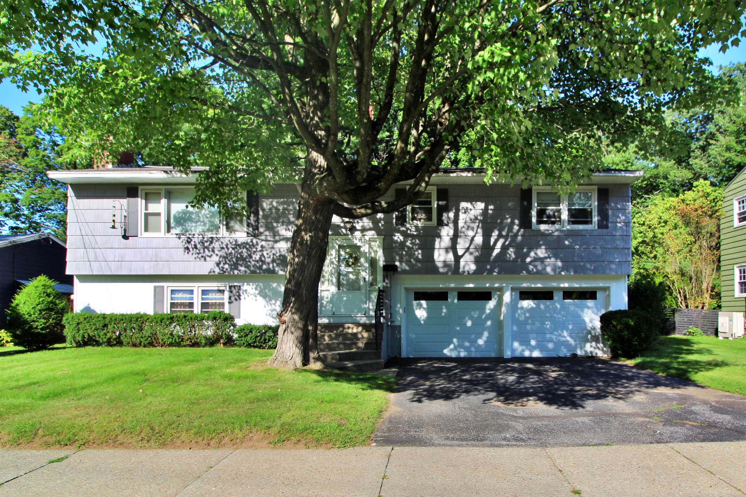 30 Roseade Parkway Property Photo 1