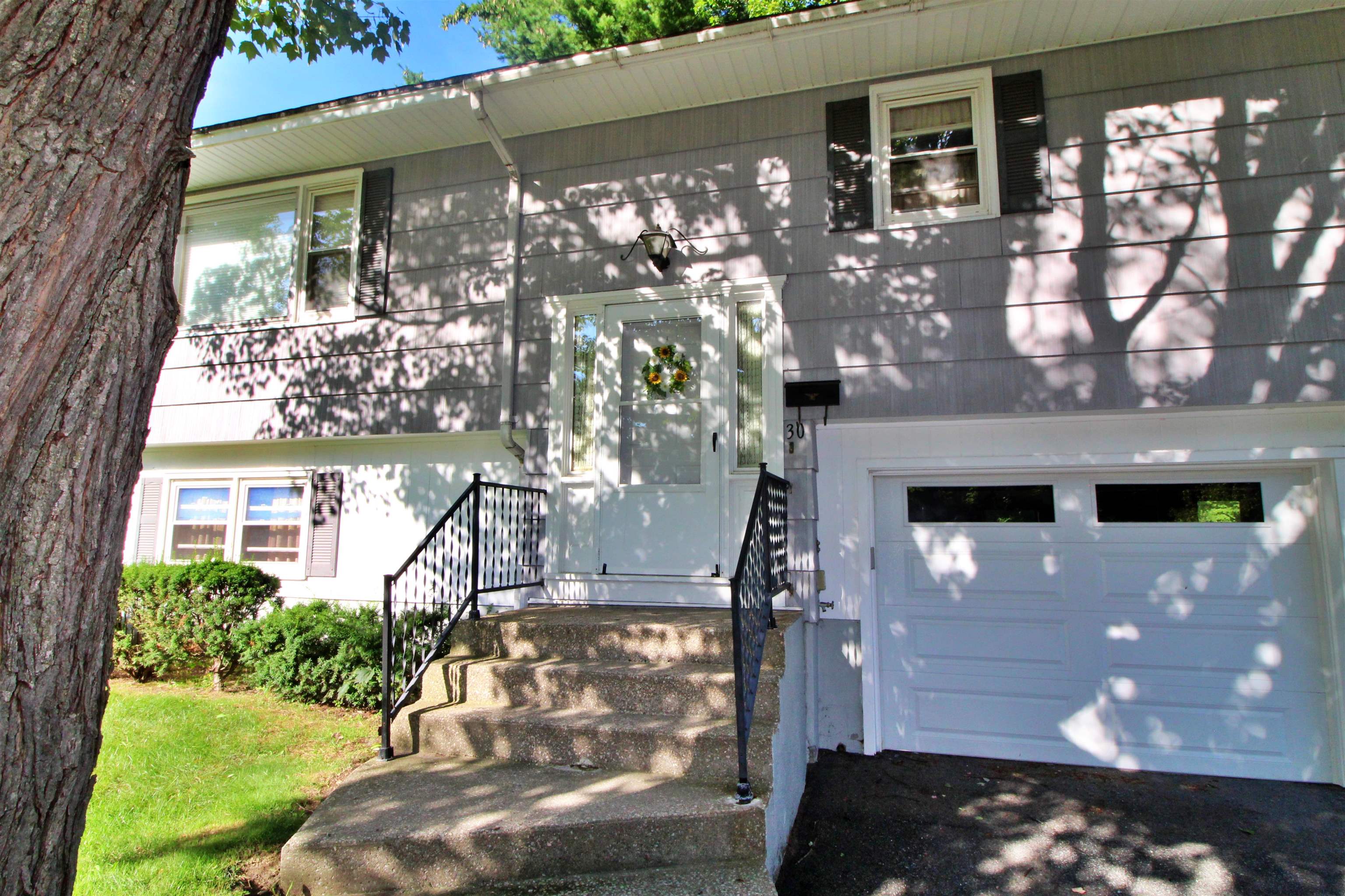 30 Roseade Parkway Property Photo 2