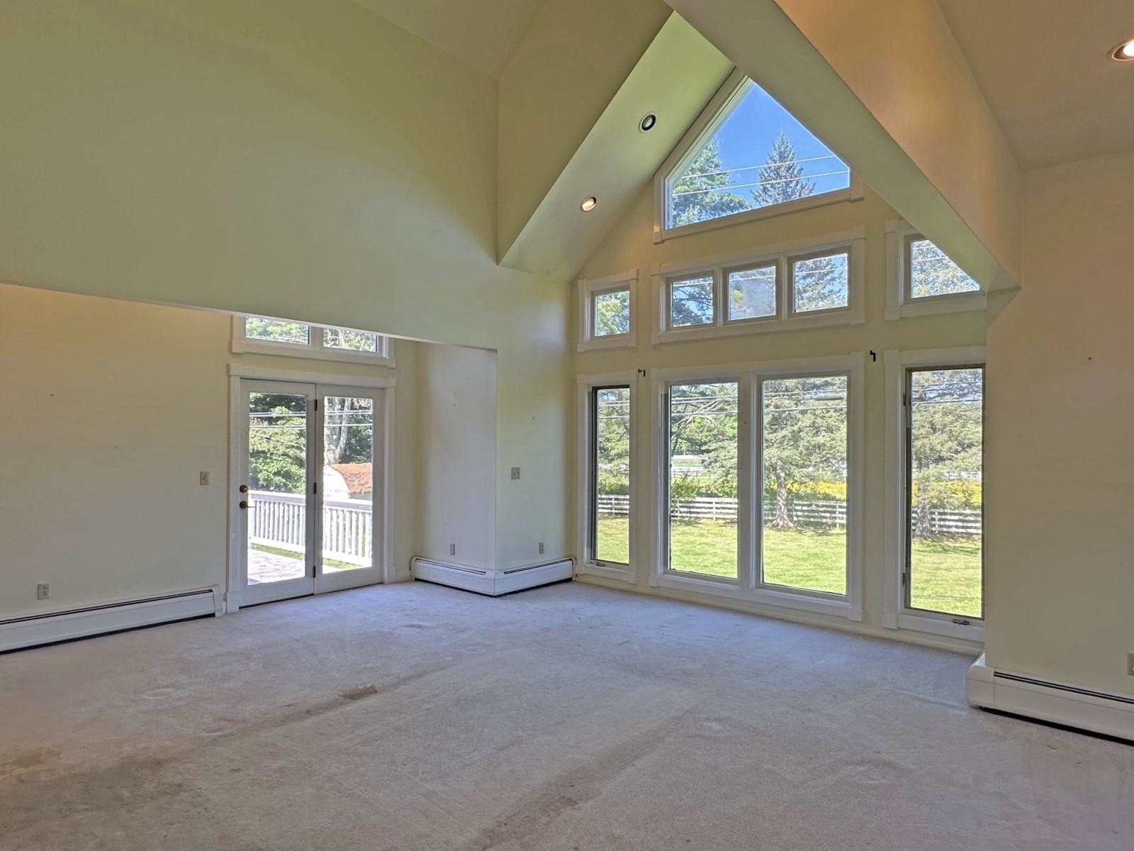2855 Thompsonburg Road Property Photo 11
