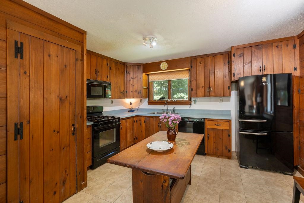 1221 Brook Road Property Photo 9