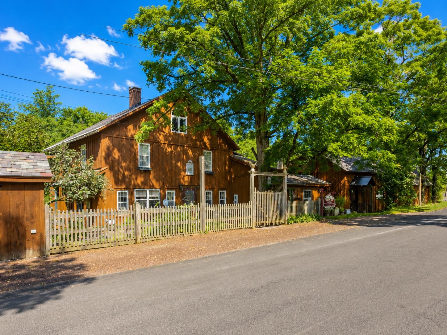 212 Thrall Road Property Photo 3