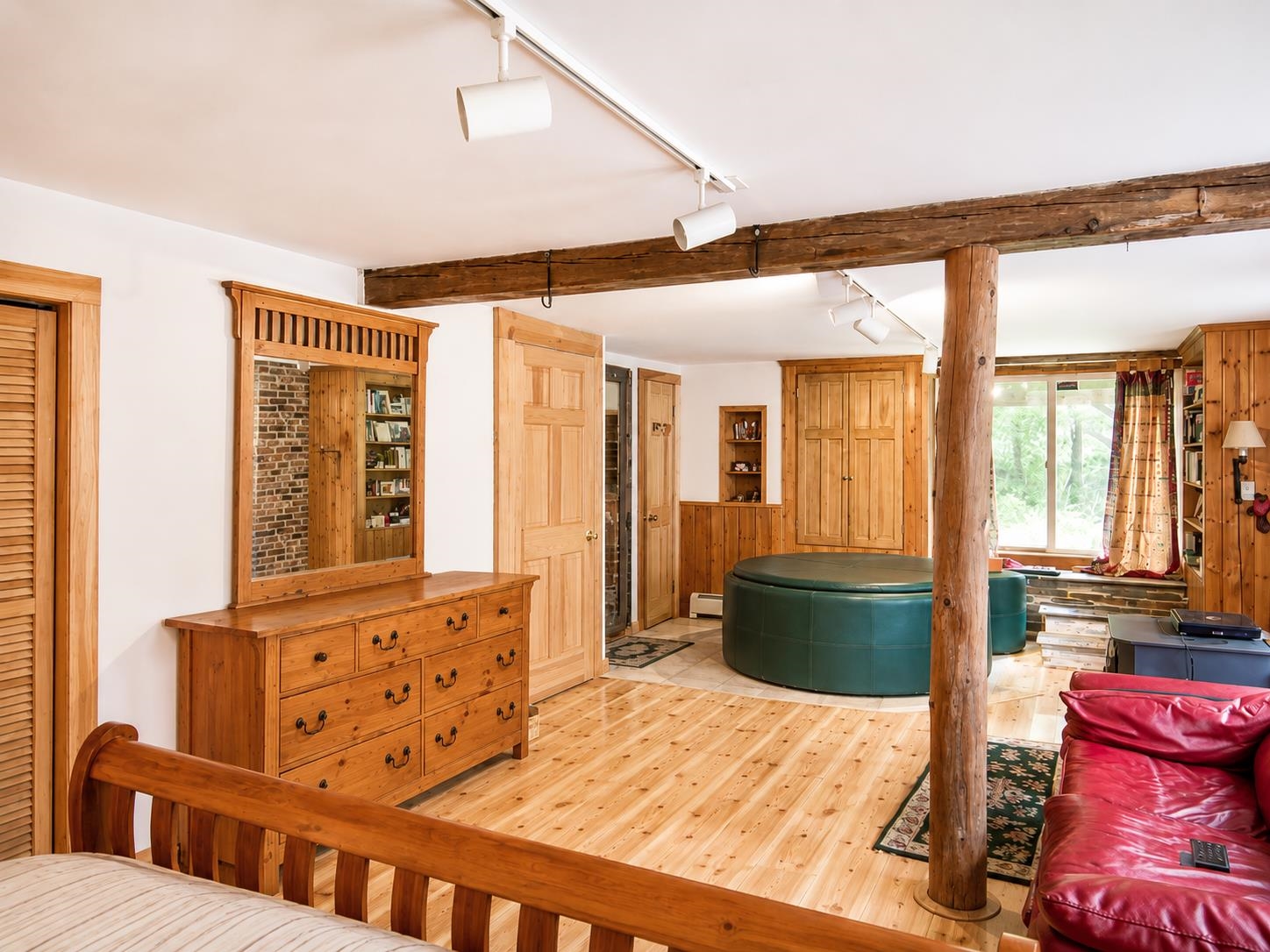 212 Thrall Road Property Photo 16