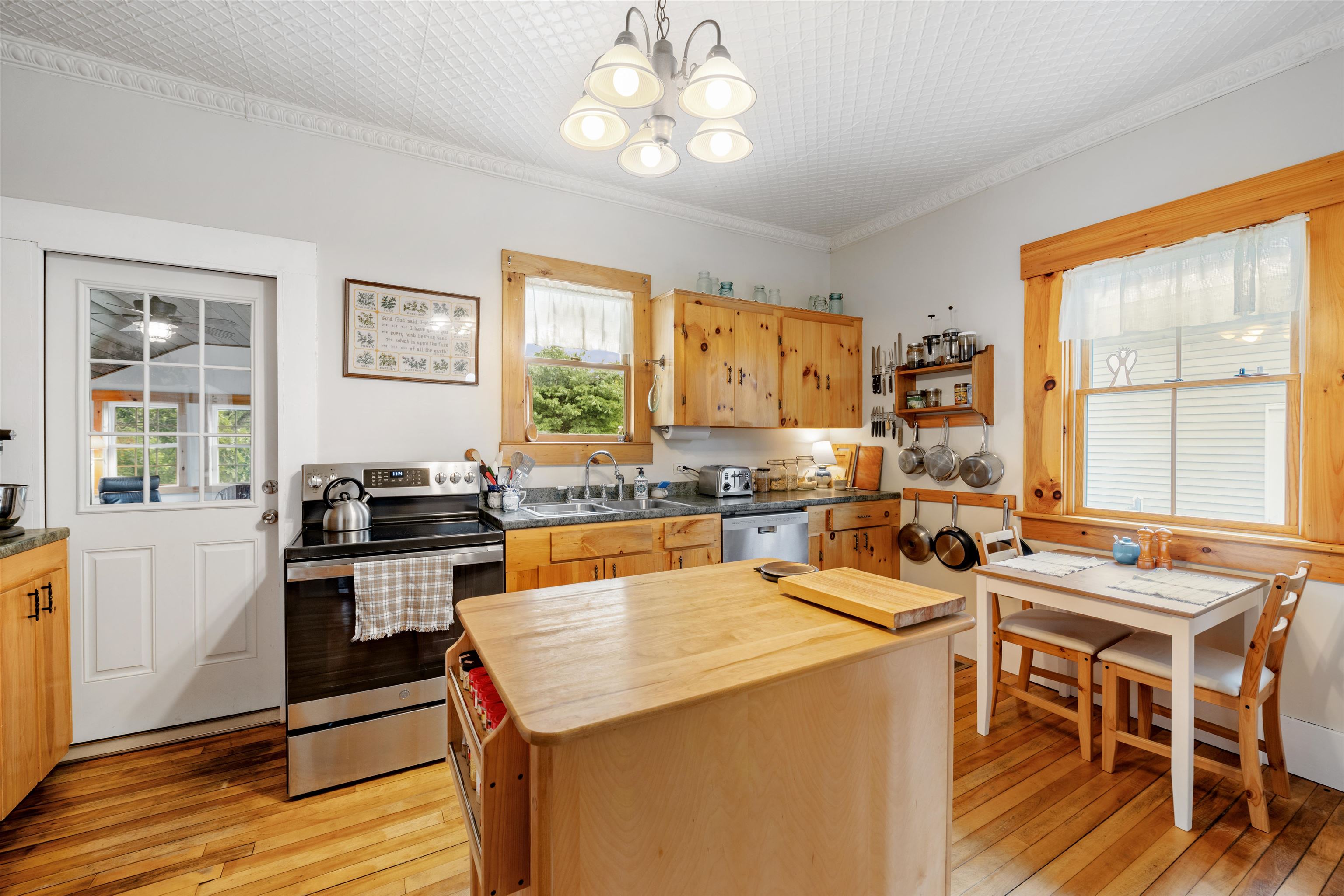 47 Middle Street Property Photo 12