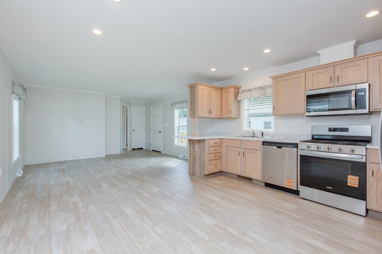 16 South Emperor Drive Property Photo 12