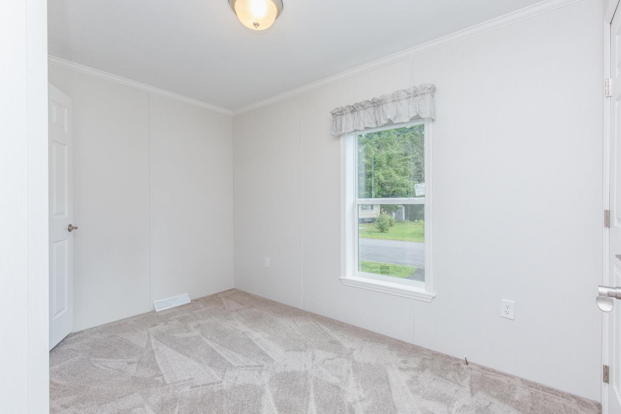 16 South Emperor Drive Property Photo 24