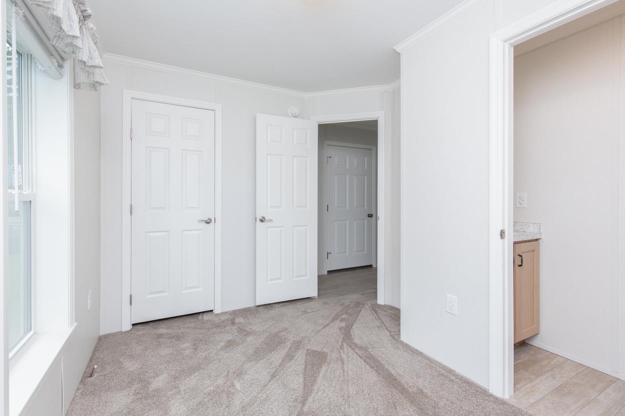 16 South Emperor Drive Property Photo 25