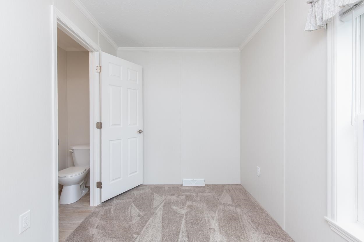 16 South Emperor Drive Property Photo 27