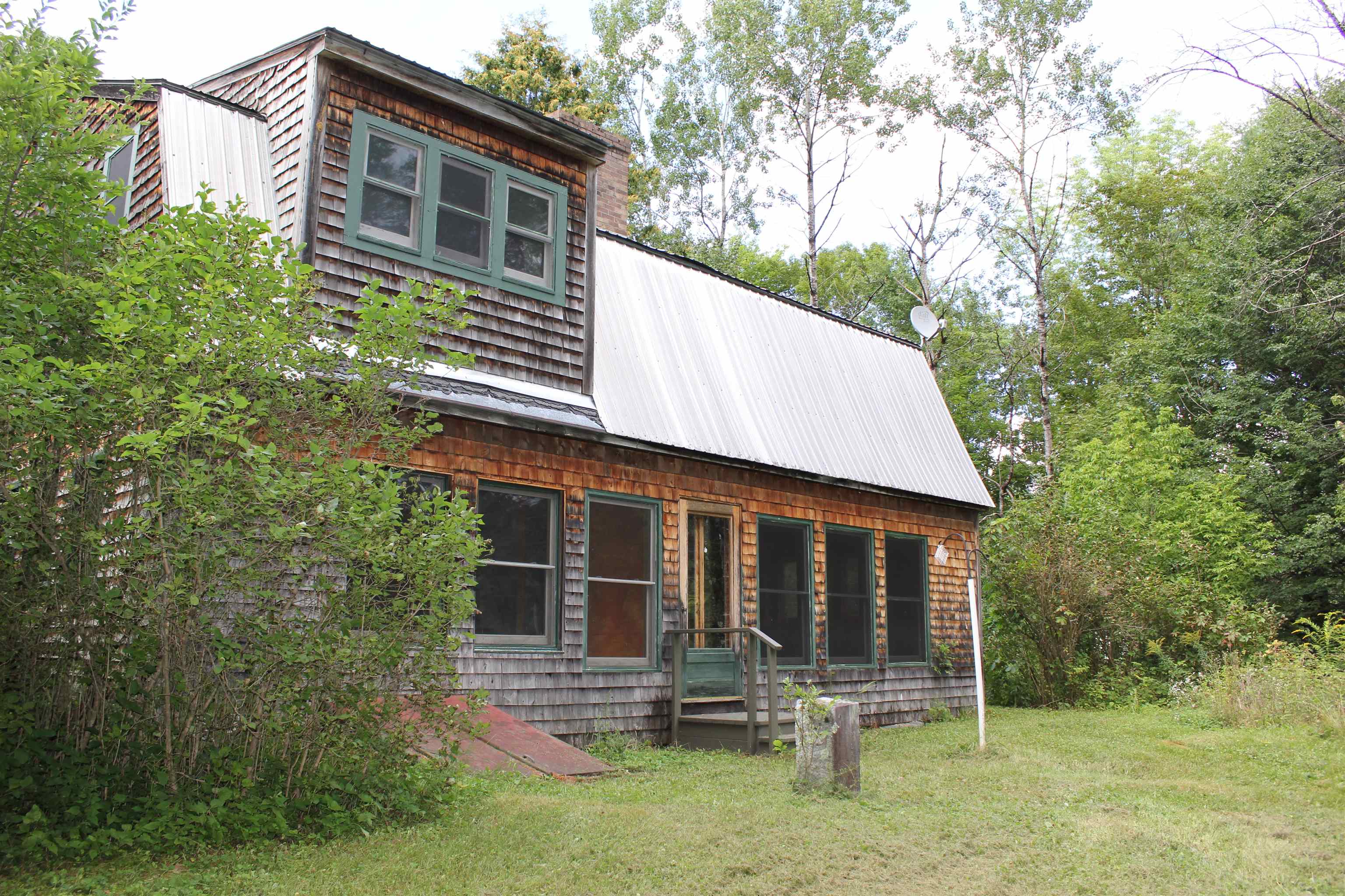1049 Barker Road Property Photo 4