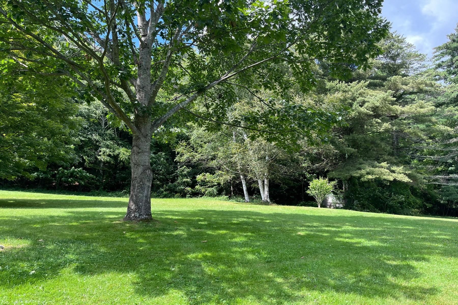 25 Center Street Property Photo 13