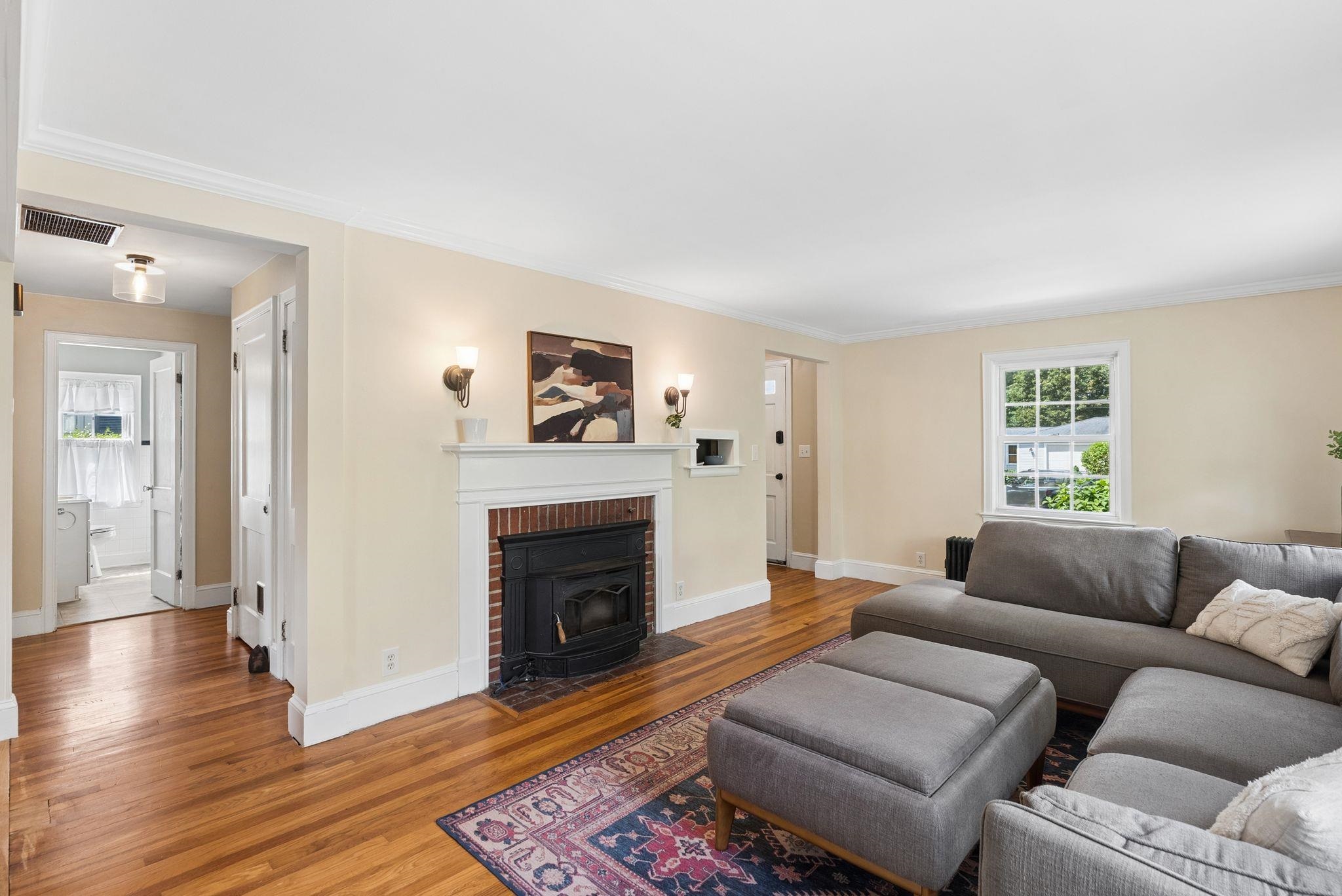 1384 Islington Street Property Photo 10