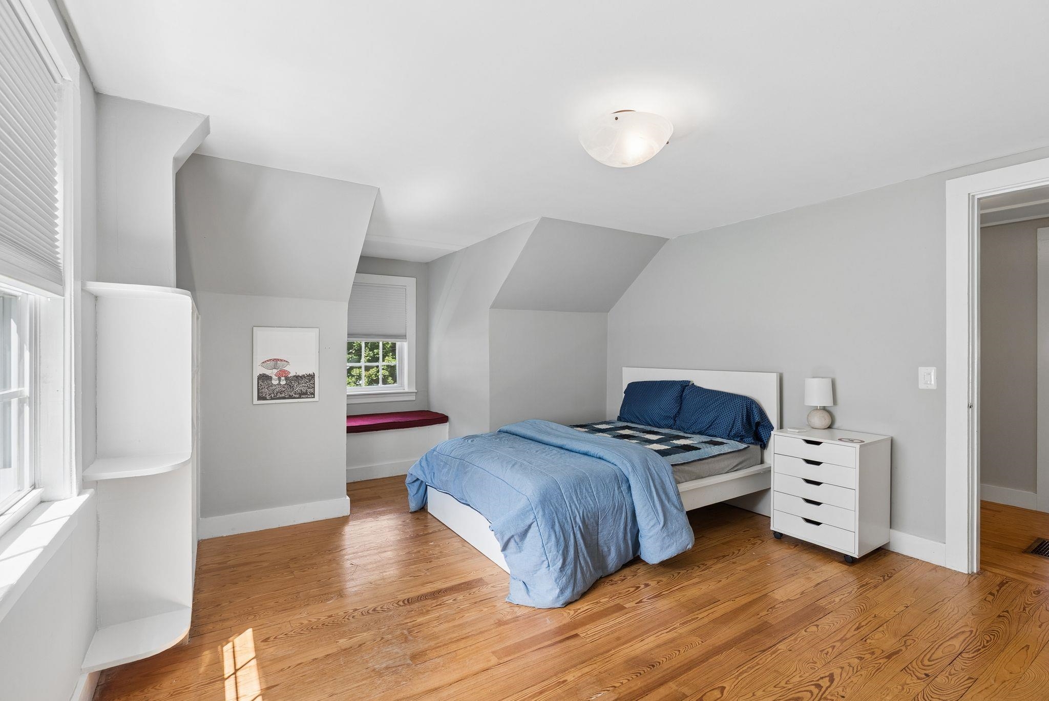 1384 Islington Street Property Photo 25