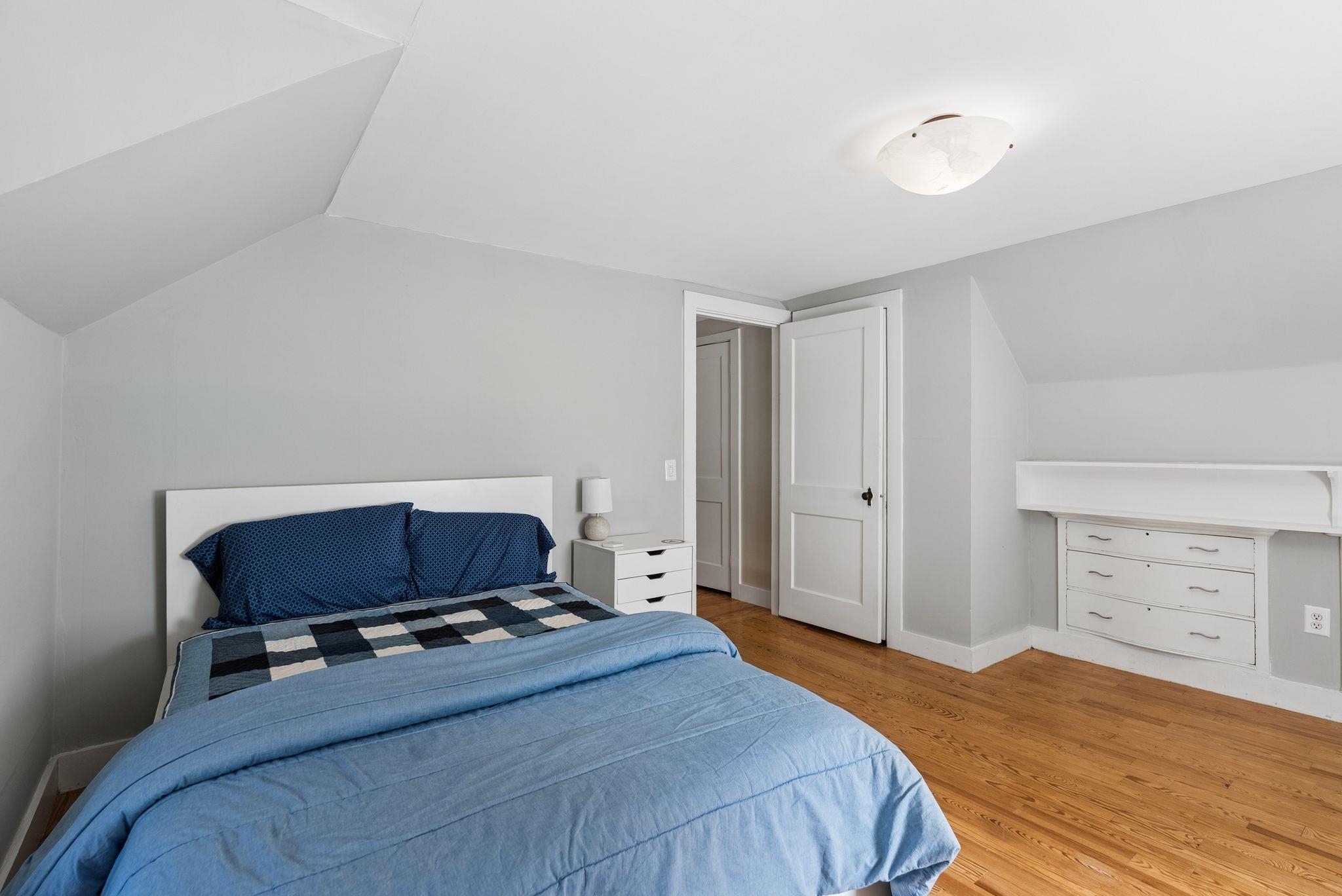 1384 Islington Street Property Photo 26
