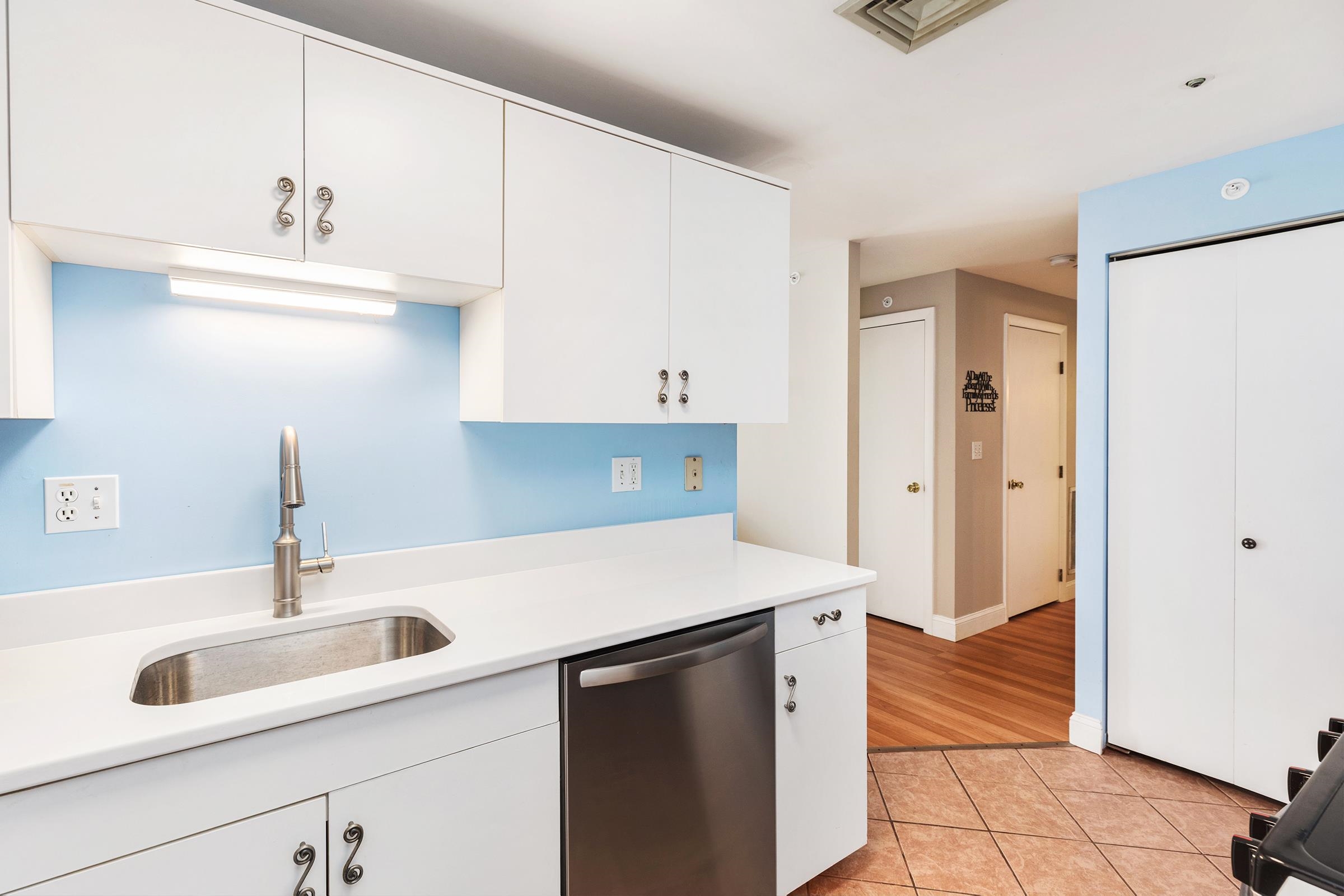 567 Ocean Boulevard Property Photo 8