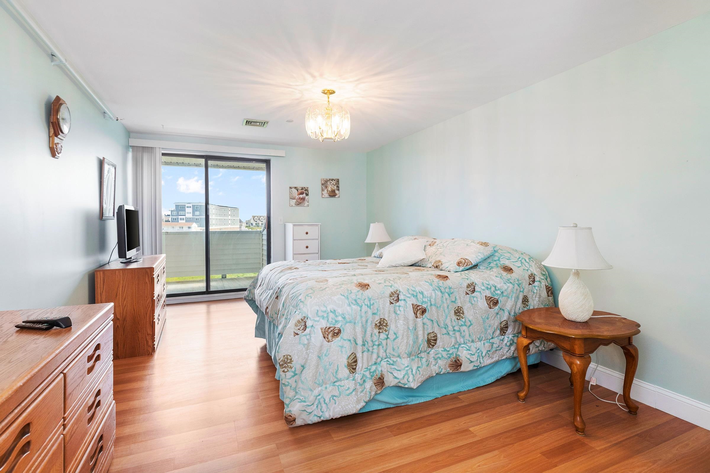 567 Ocean Boulevard Property Photo 9
