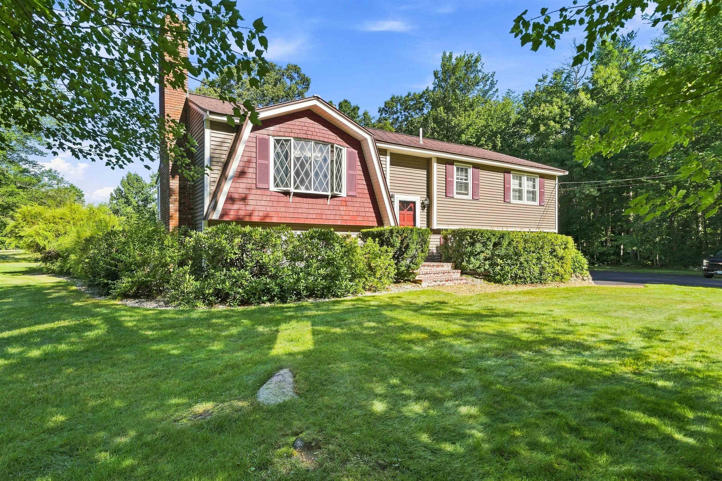 18 Westside Drive Property Photo 2