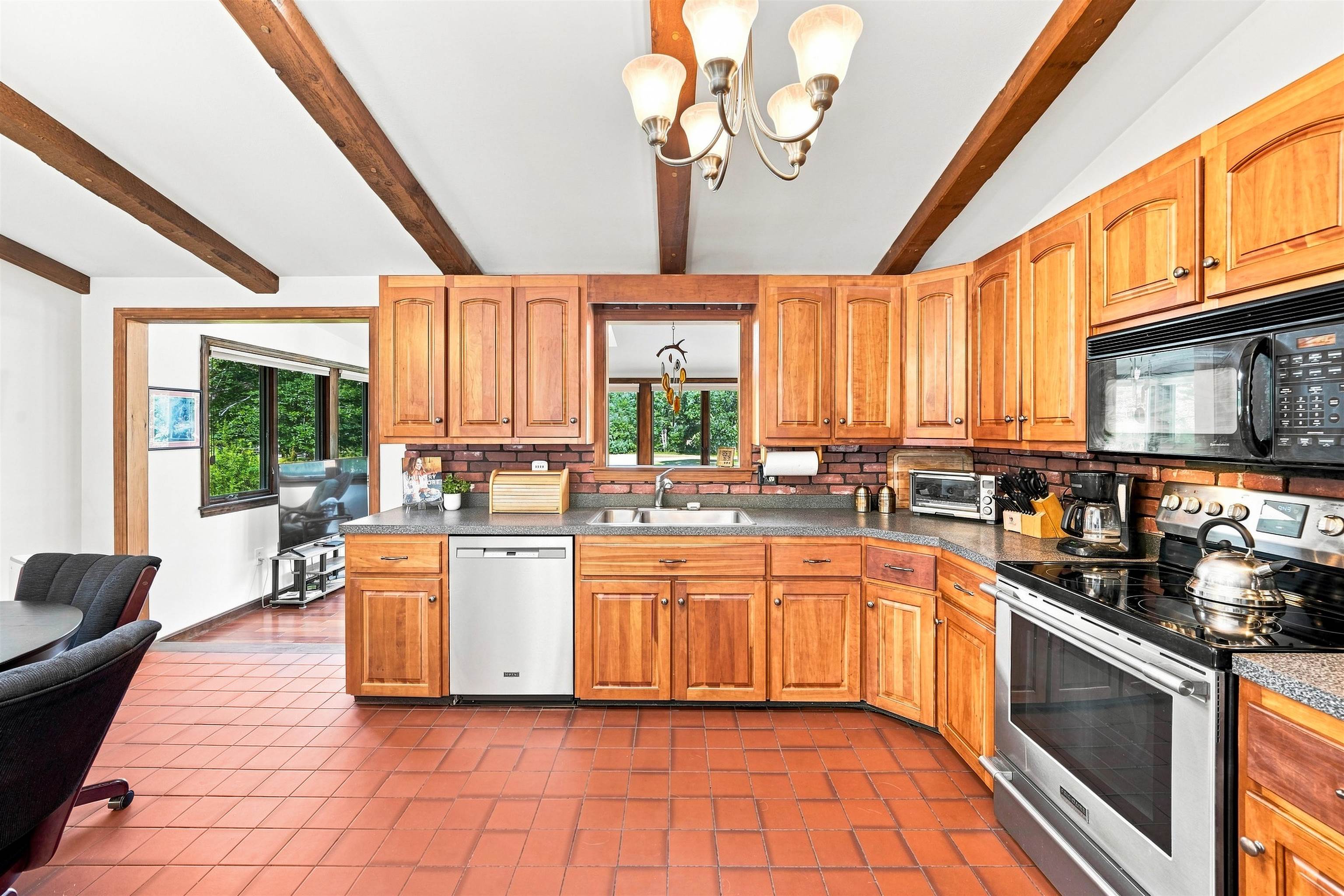 18 Westside Drive Property Photo 12