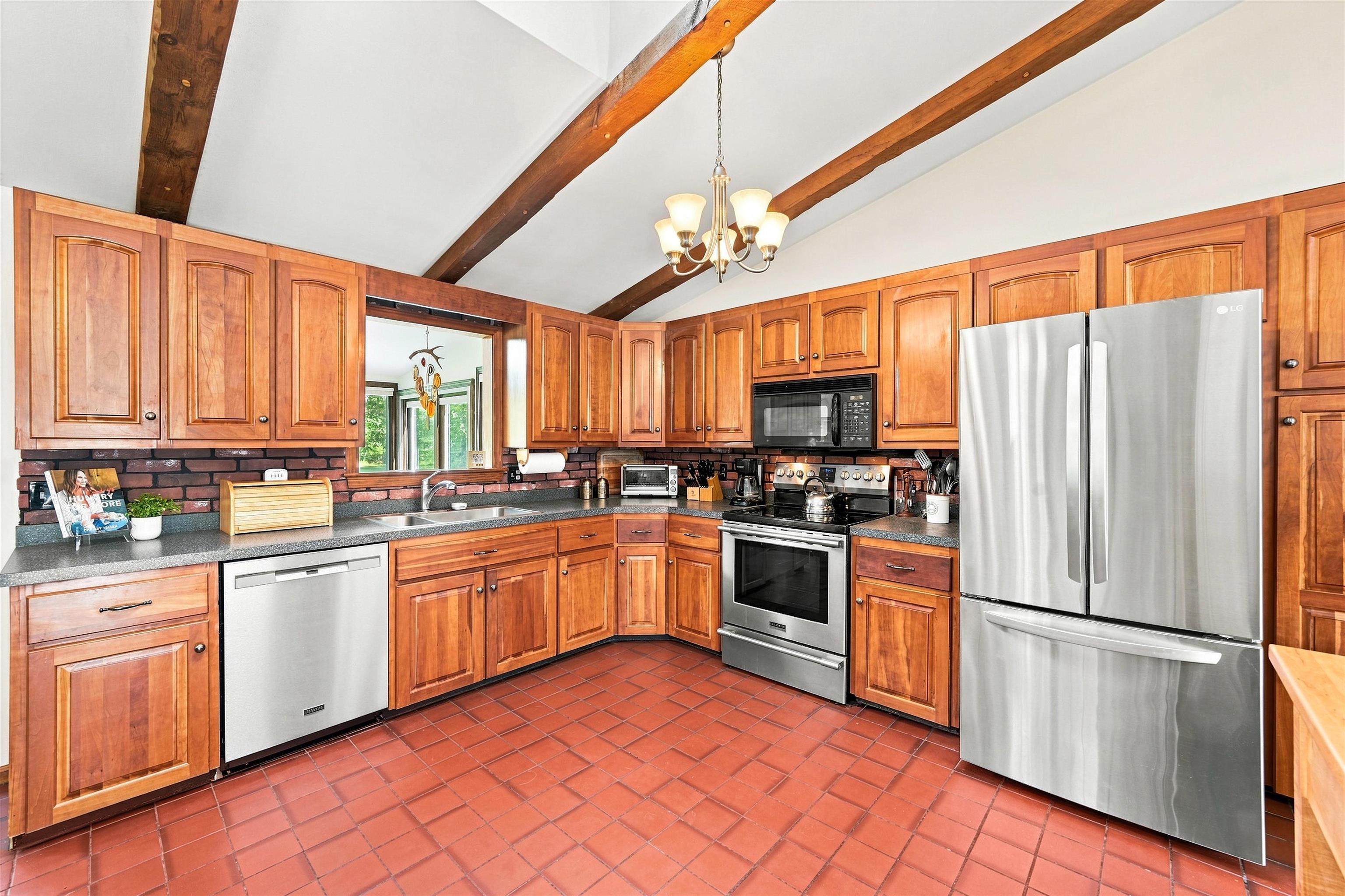 18 Westside Drive Property Photo 13