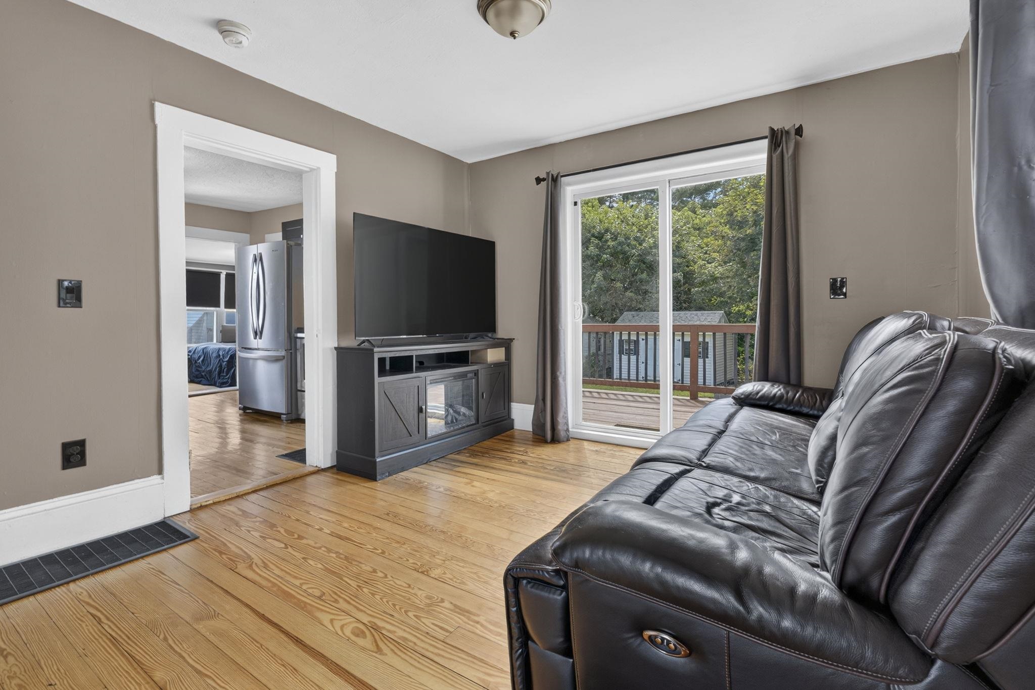 1043 Somerville Street Property Photo 4