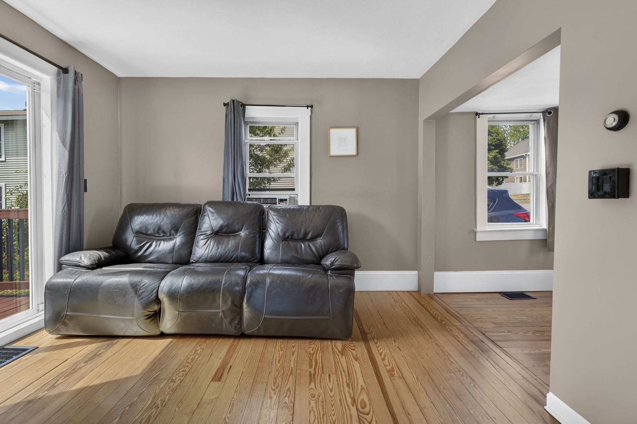 1043 Somerville Street Property Photo 6