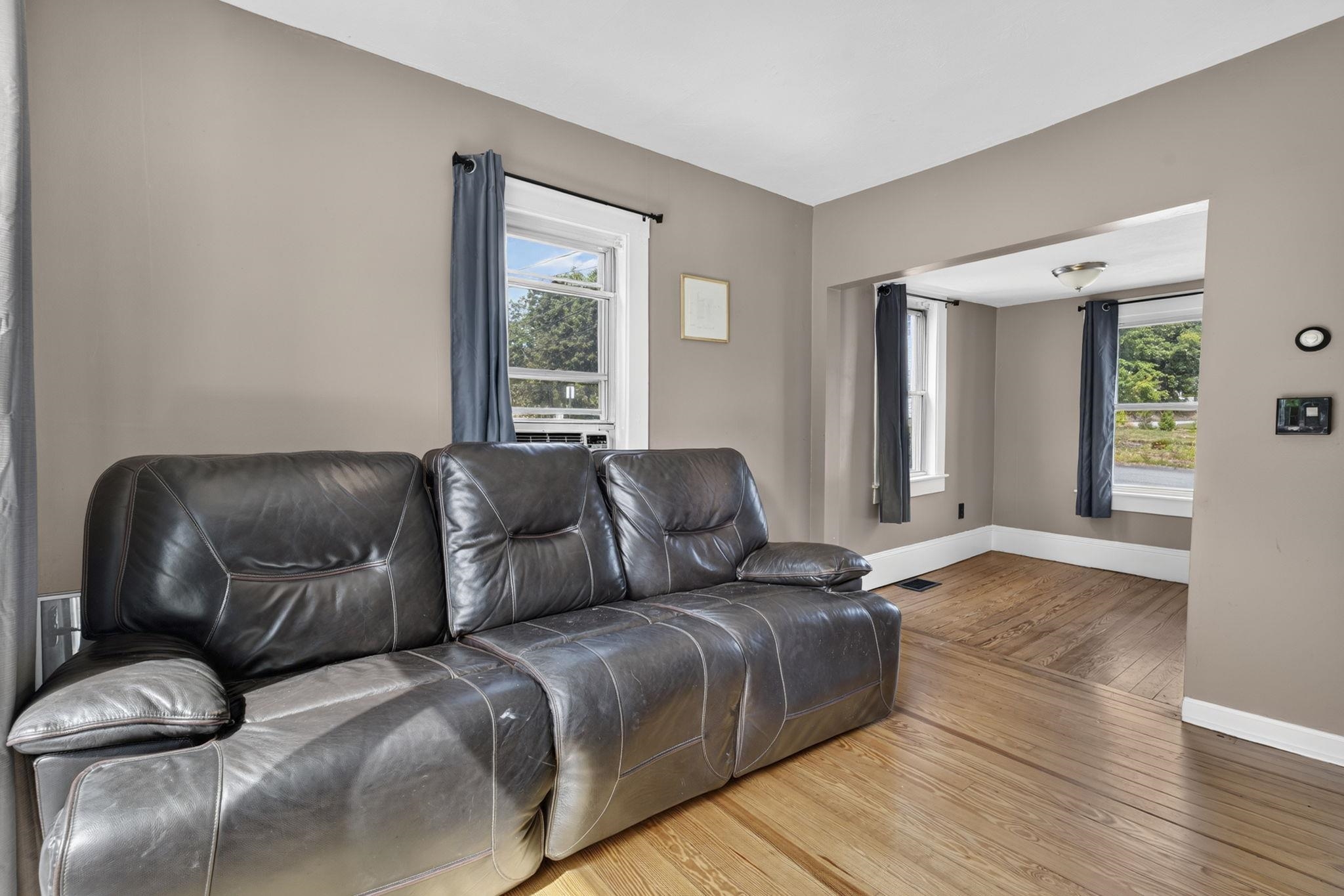 1043 Somerville Street Property Photo 7