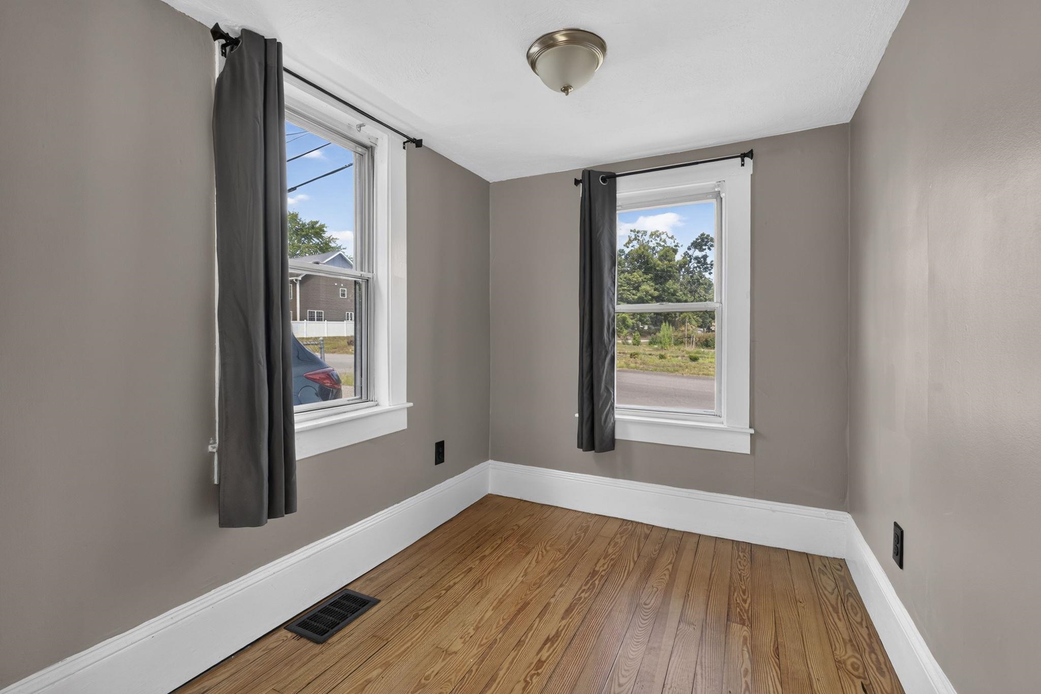 1043 Somerville Street Property Photo 21