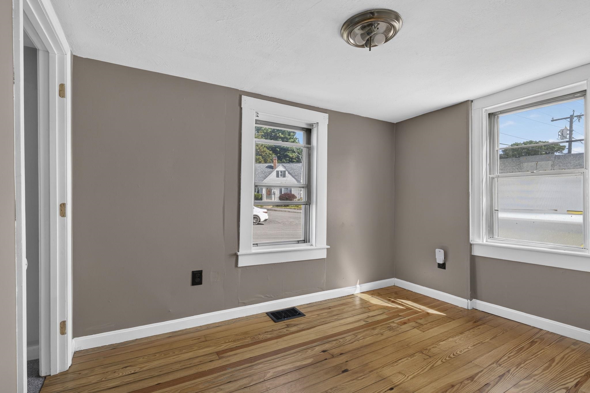 1043 Somerville Street Property Photo 22