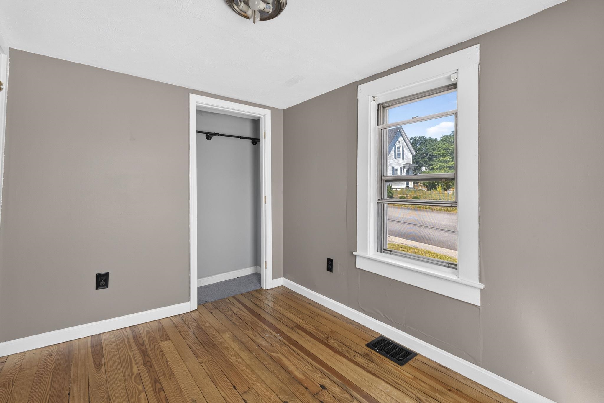 1043 Somerville Street Property Photo 23