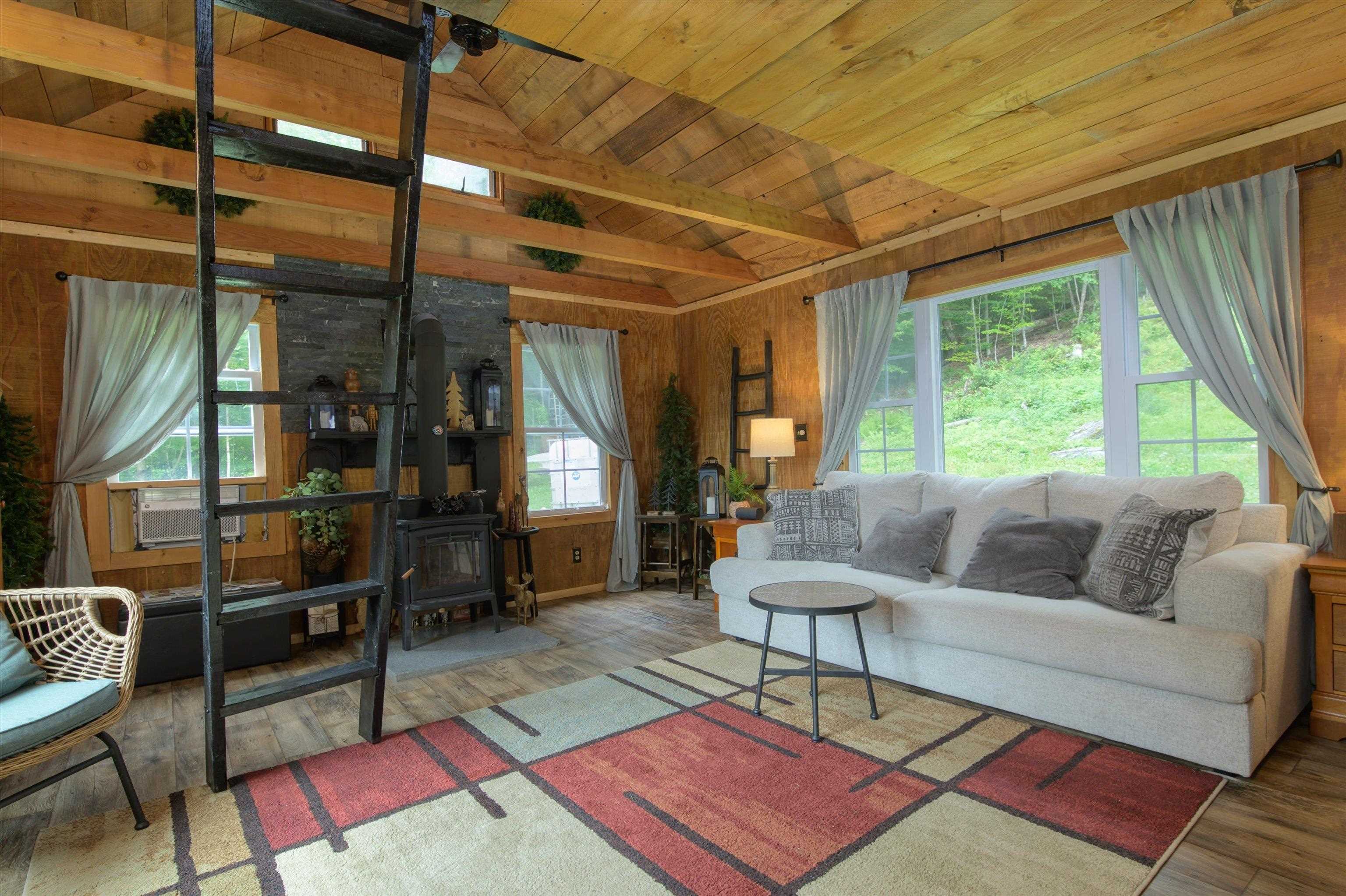 991 Old Post Road Property Photo 4