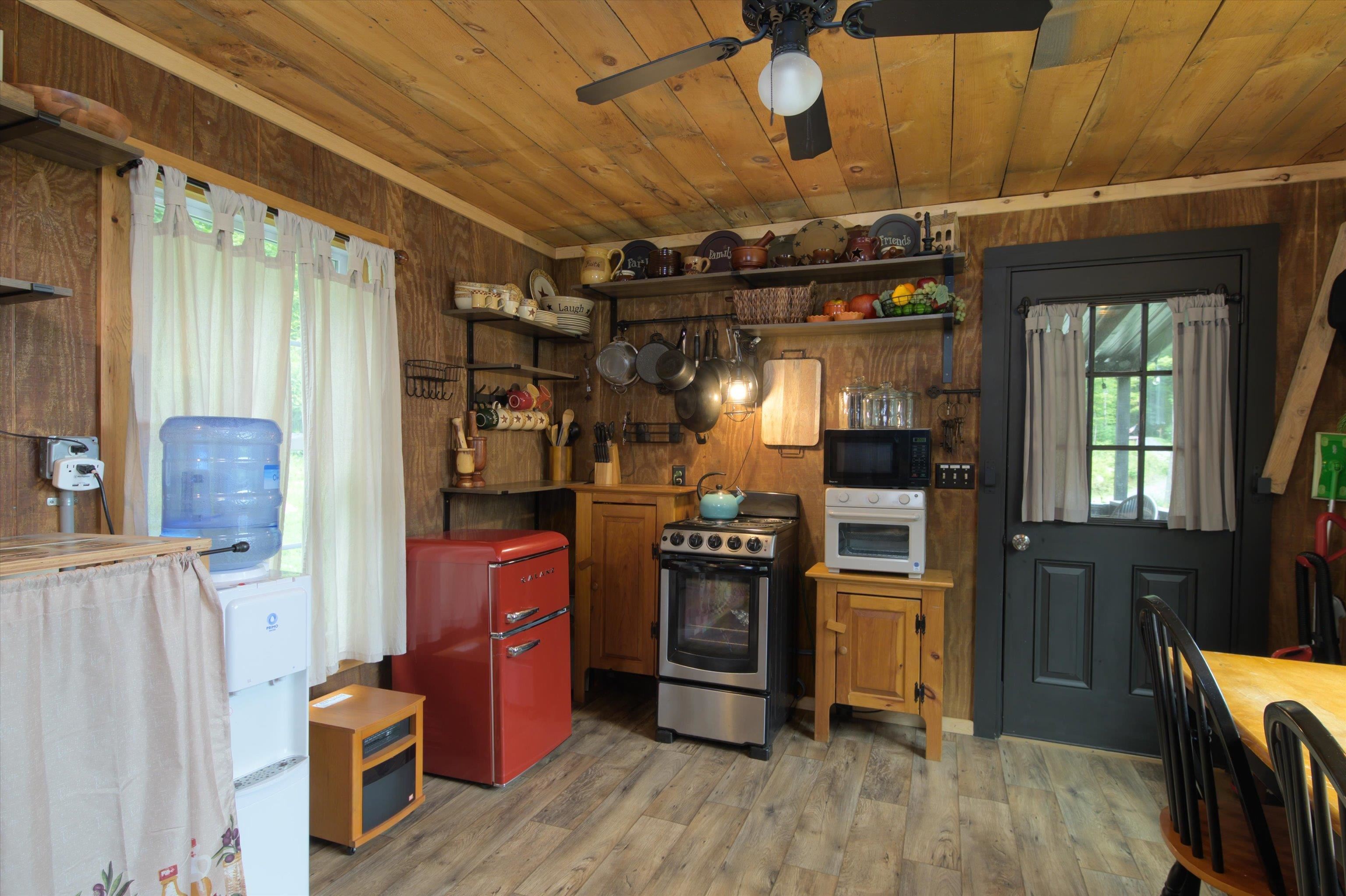 991 Old Post Road Property Photo 8