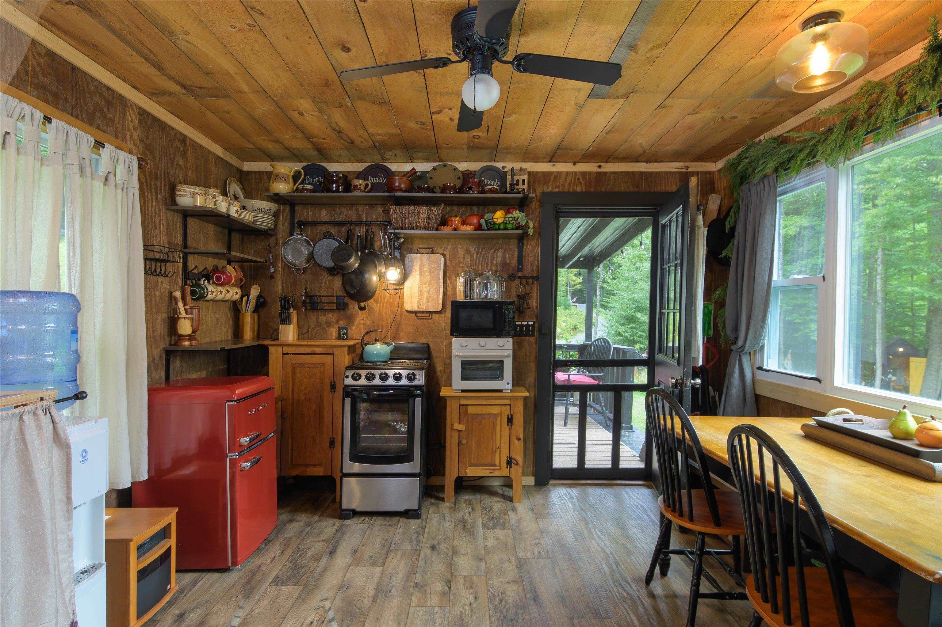 991 Old Post Road Property Photo 12