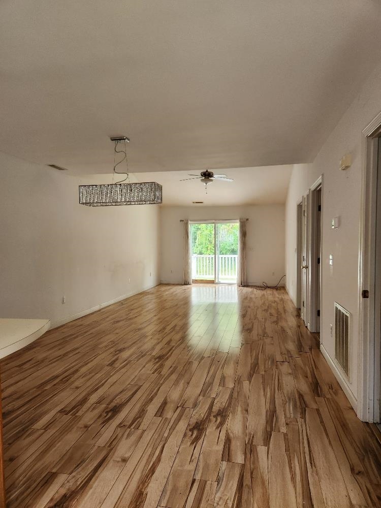 491 Mammoth Road Property Photo 6