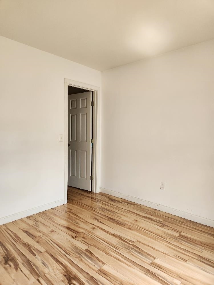 491 Mammoth Road Property Photo 18