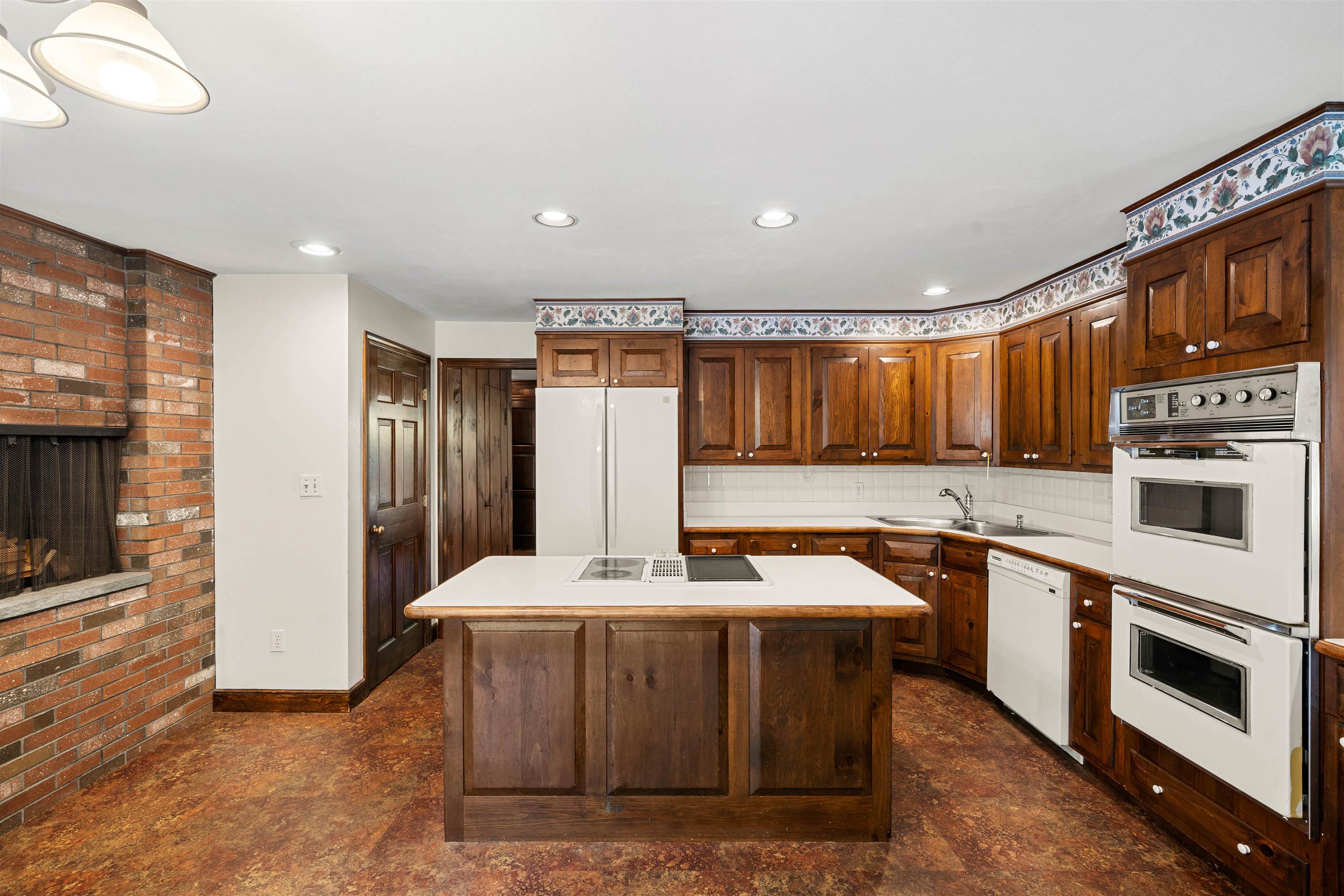 110 Woodland Road Property Photo 8