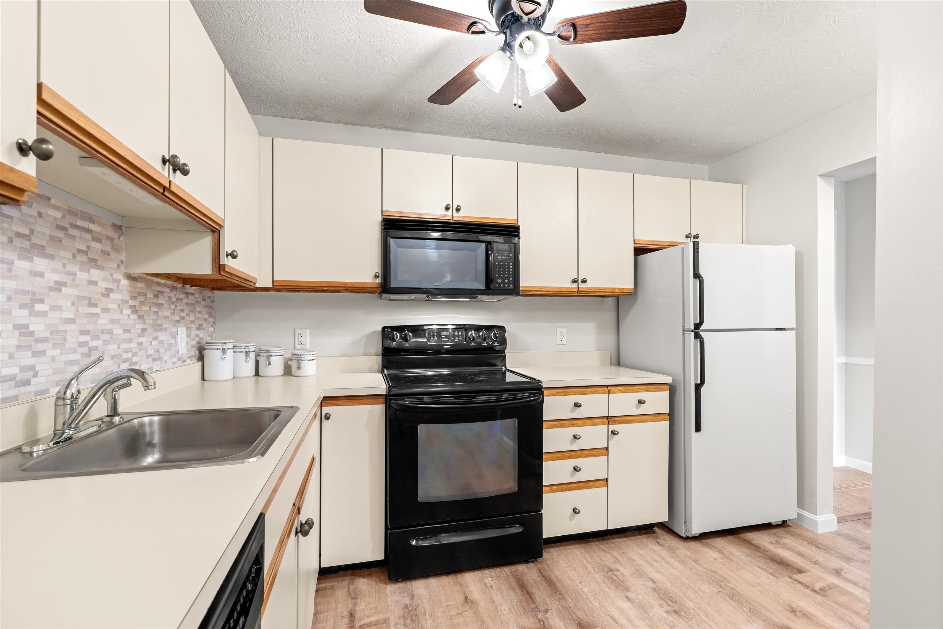 2 Timberwood Drive Property Photo 11