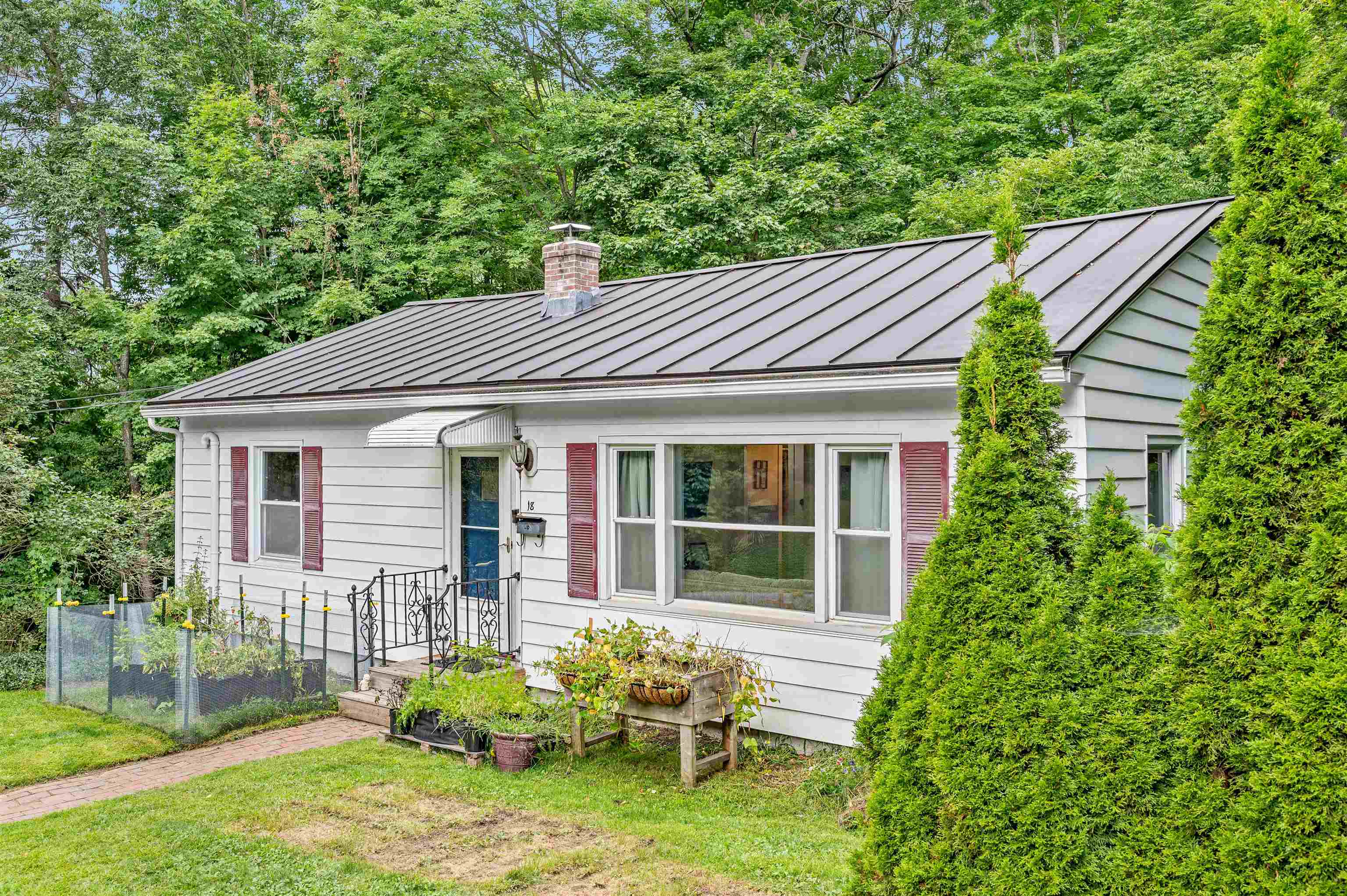 18 Maplewood Avenue Property Photo 1