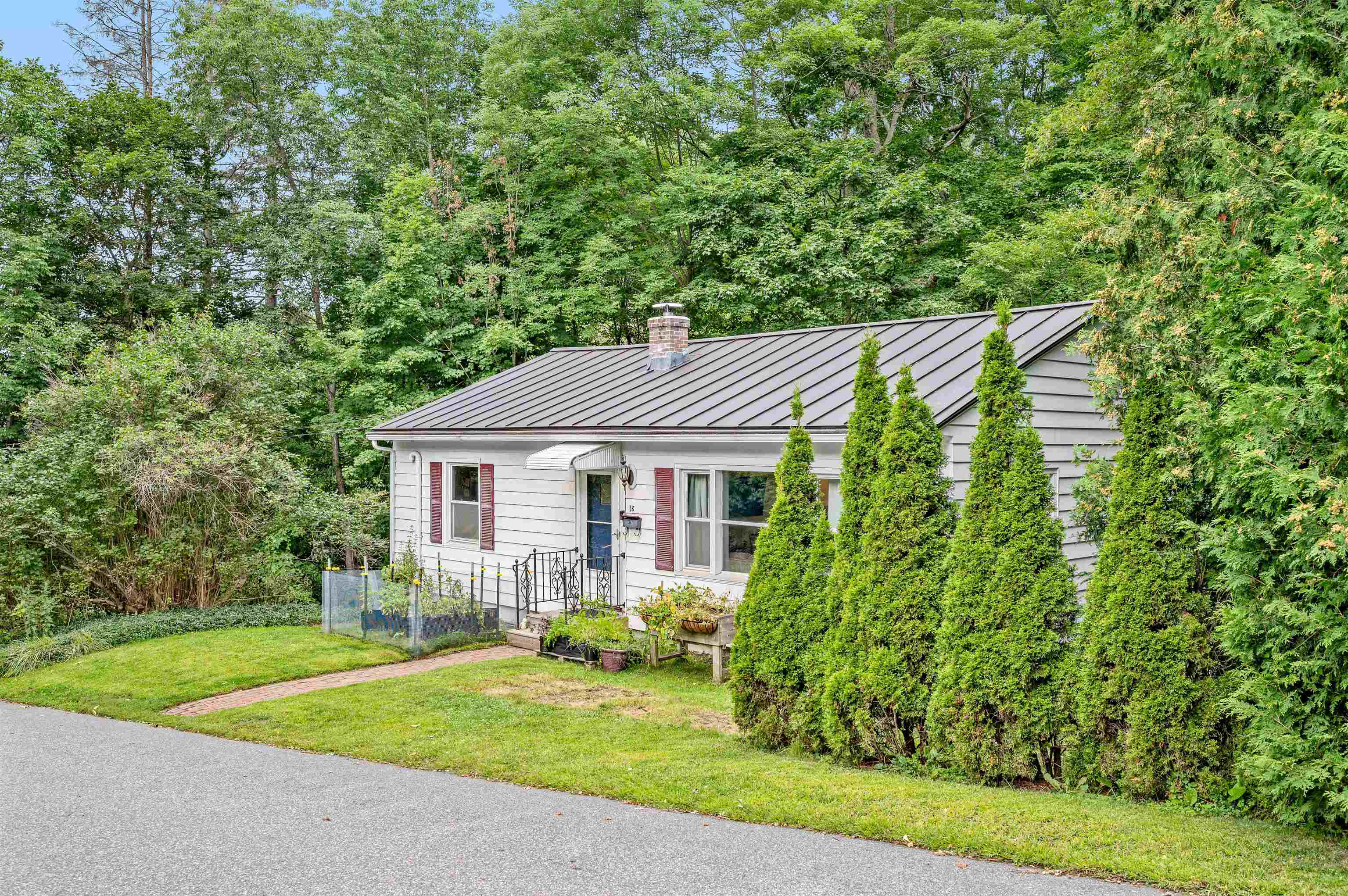 18 Maplewood Avenue Property Photo 2