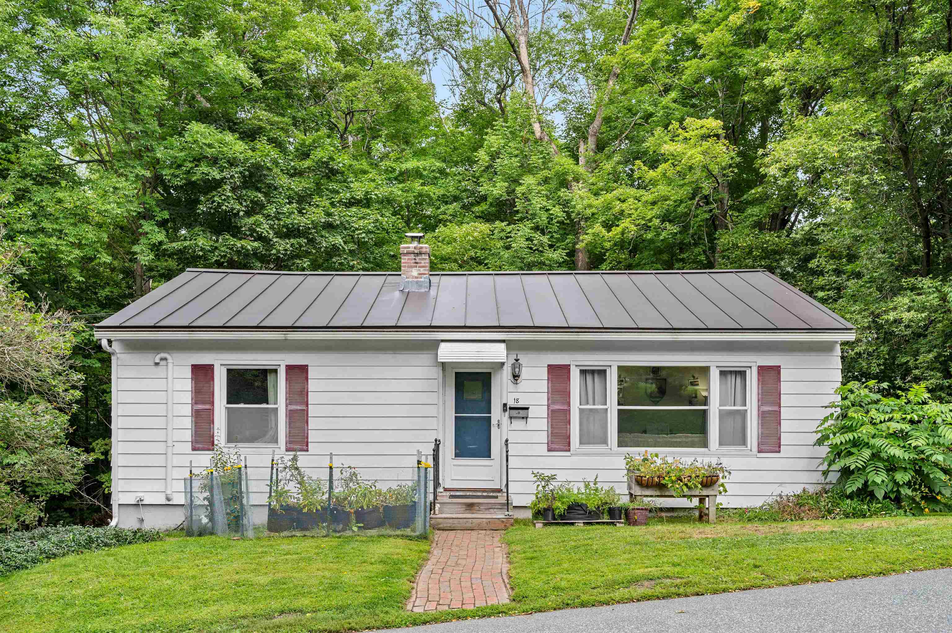 18 Maplewood Avenue Property Photo 3