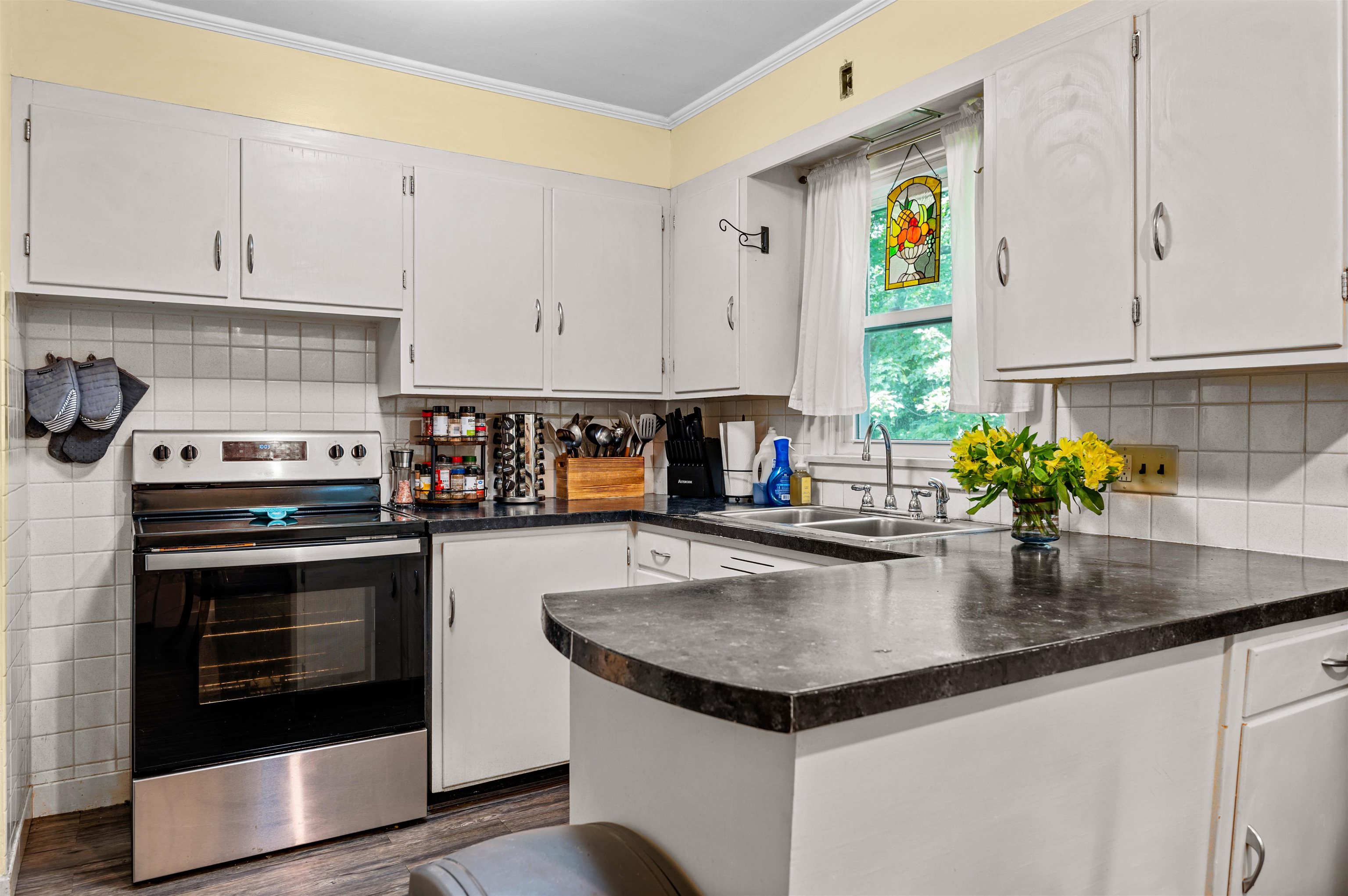 18 Maplewood Avenue Property Photo 11