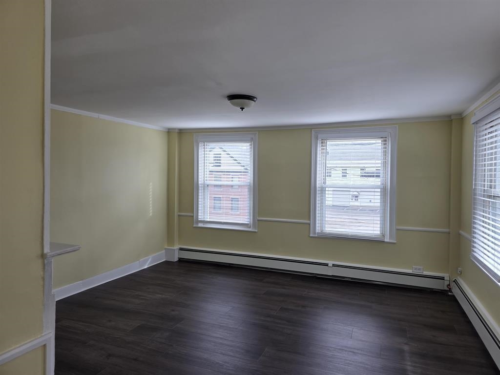 5 Central Square Property Photo 14