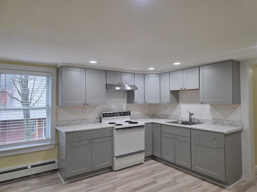 5 Central Square Property Photo 18