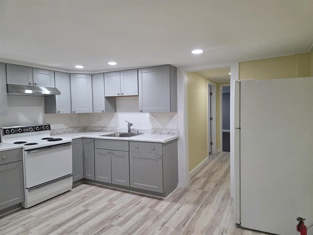 5 Central Square Property Photo 20