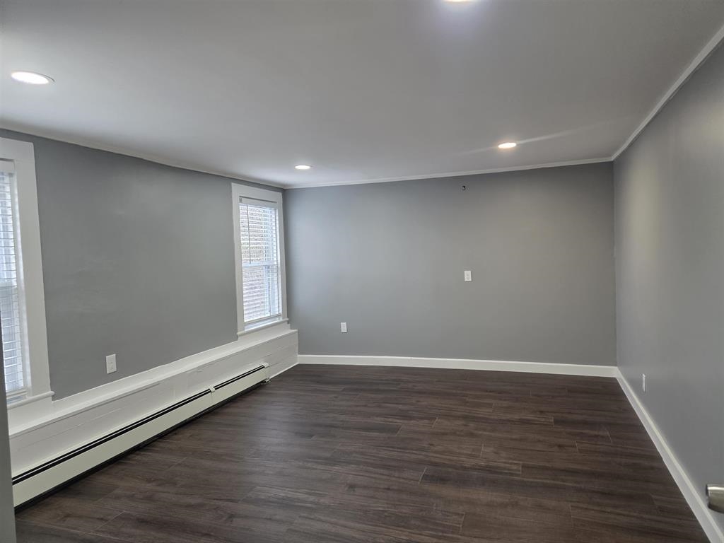 5 Central Square Property Photo 21
