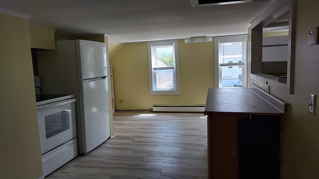 5 Central Square Property Photo 41