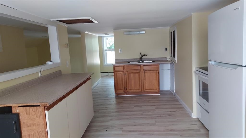 5 Central Square Property Photo 42