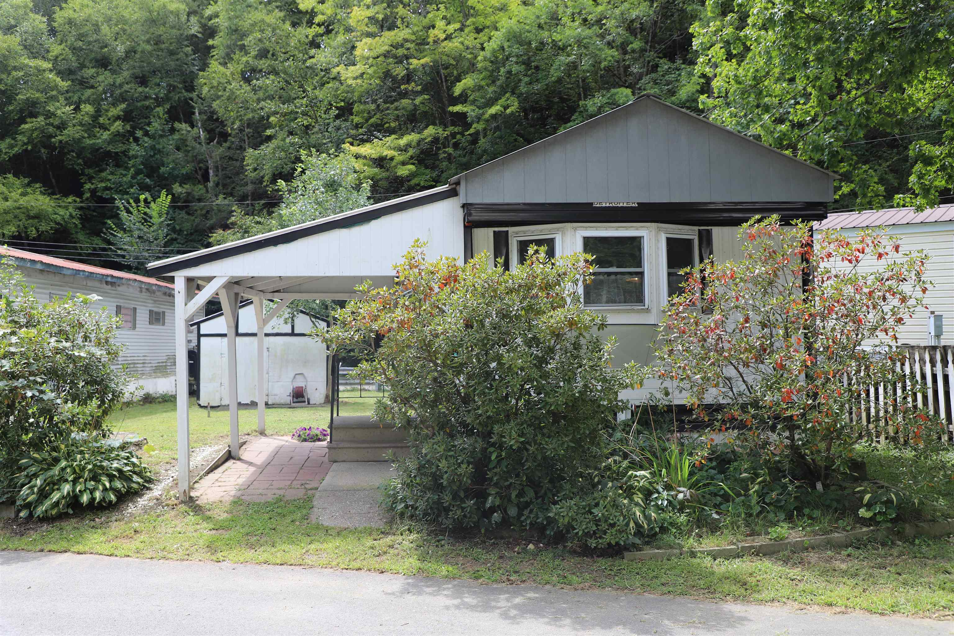 11 Crescent Drive Property Photo 2