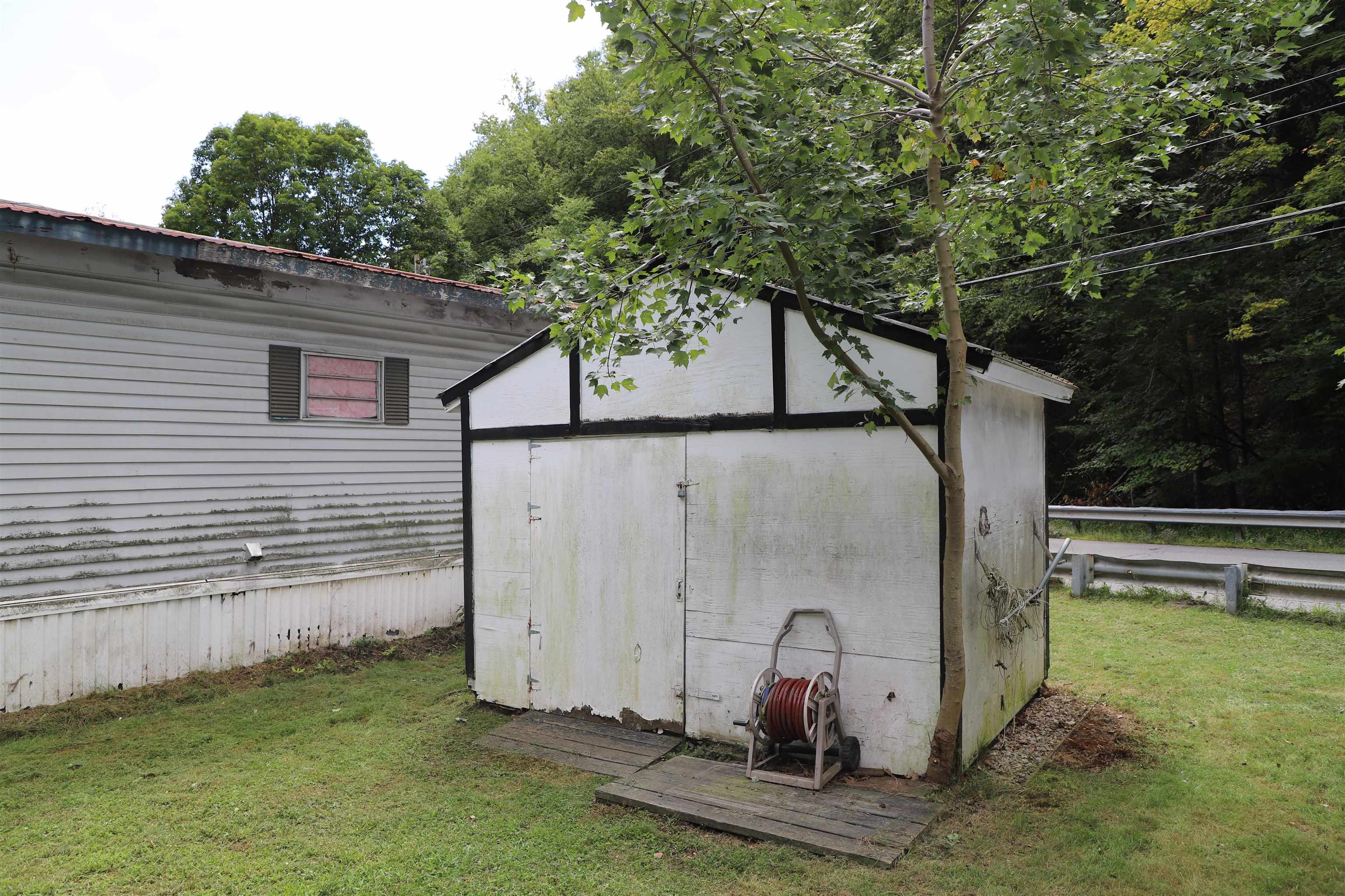 11 Crescent Drive Property Photo 4