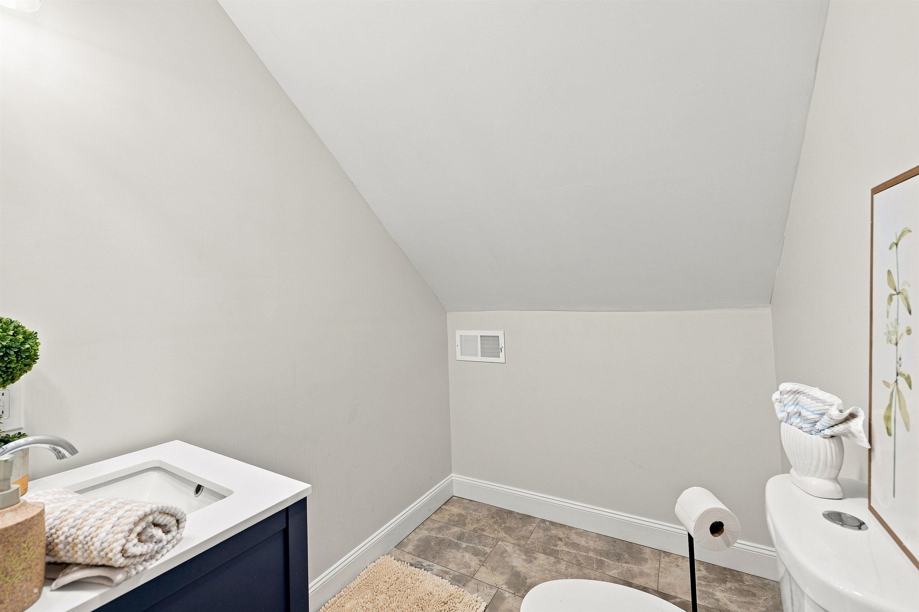 12 Cross Street Property Photo 27